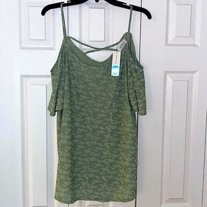 Cute Sage Cold shoulder knit top 1X Must see!